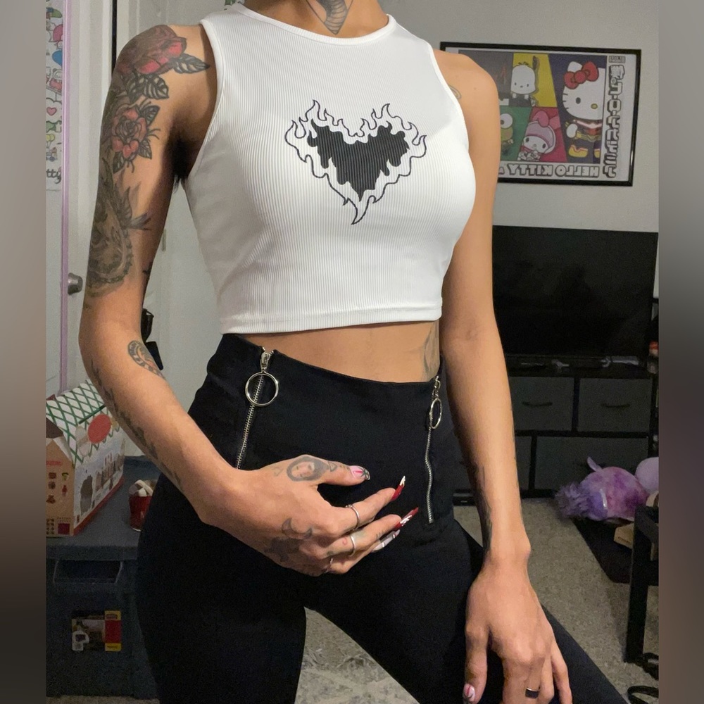 SHEIN Flaming Heart Design Sleeveless Crop Top